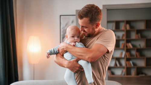 200 Ide Nama Bayi Laki-Laki Kristen yang Lahir di Bulan April