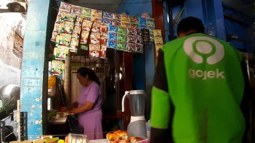 Dapur Kecil, Impian Besar: Kisah UMKM di Tengah Gang Sempit