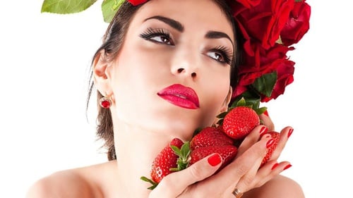 Tutorial Strawberry Makeup Look Super Segar dan Tipsnya