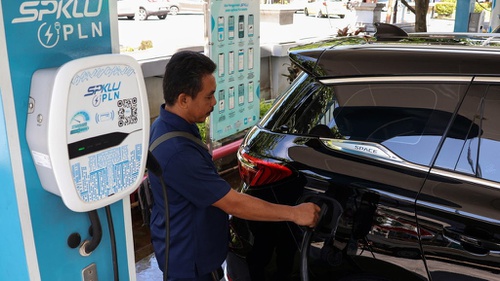Apa yang Membuat Harga Mobil Listrik Bekas Terjun Bebas?