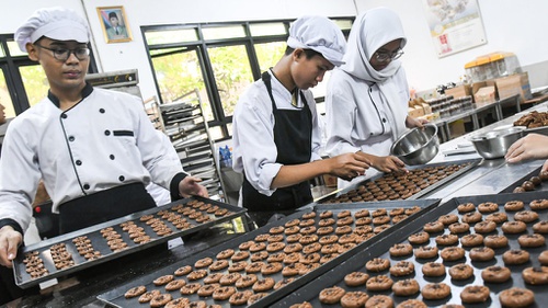 Menakar Efektivitas Program SMK 4 Tahun demi Peluang Kerja di LN