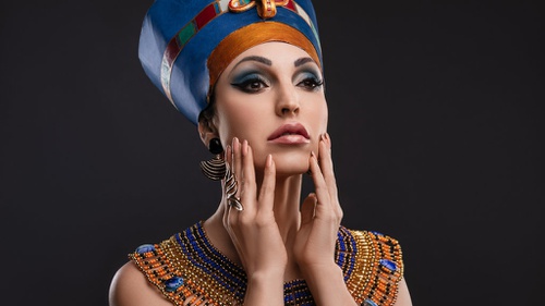 Mengenal Tren Makeup Cleopatra dan Tutorial Membuatnya