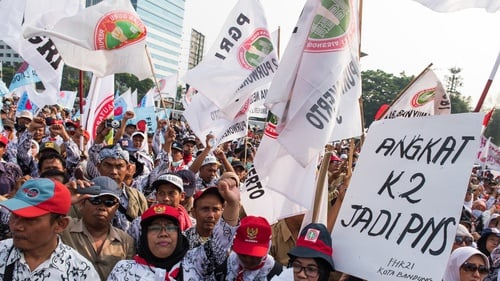 Menunggu Upah Layak untuk Guru Honorer