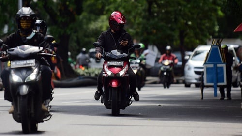 8 Cara agar Tangan Tidak Kaku dan Kesemutan Saat Naik Motor