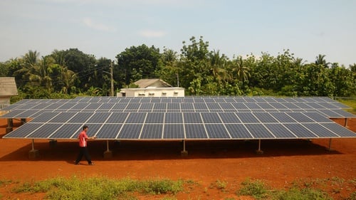 Desentralisasi Energi Terbarukan: Solusi Berduri Listrik Pelosok