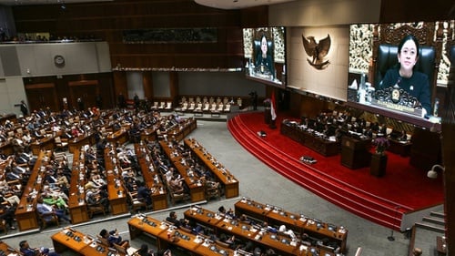 Regenerasi Macet, Perlukah Masa Jabatan Legislator Dibatasi?