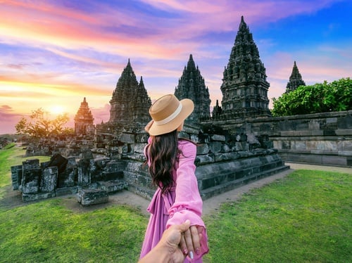 10 Ide Outfit Liburan ke Jogja untuk Perempuan