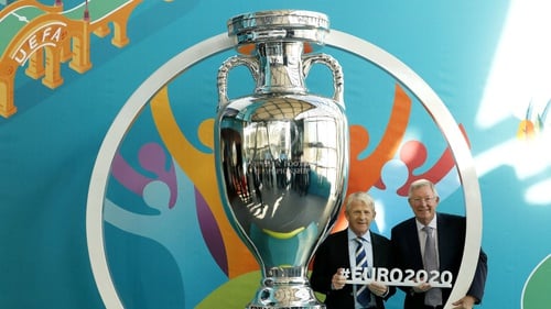 Jadwal Euro Pembagian Grup Kisah Luis Figo Sang Duta Uefa