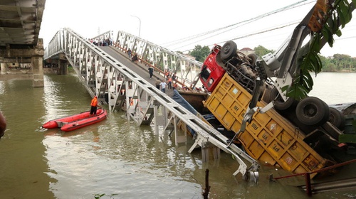 Pakar Its Sebut Kelebihan Muatan Penyebab Jembatan Babat Ambruk Pakar Its Sebut Kelebihan Muatan Penyebab Jembatan Babat Ambruk