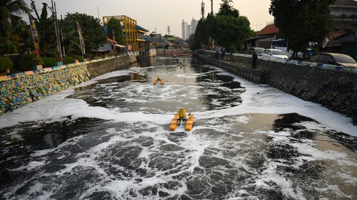 Gambar Pencemaran Sungai Oleh Sampah