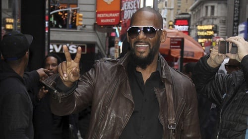 R Kelly Dipenjara Di Chicago Karena Dianggap Berbahaya Bagi Wanita