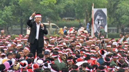 Hasil gambar untuk foto demo forum rektor indonesia