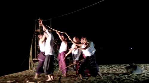 Dunia Baru Dan Parade Kecemasan Dalam Peer Gynts Di Larantuka Tirto Id