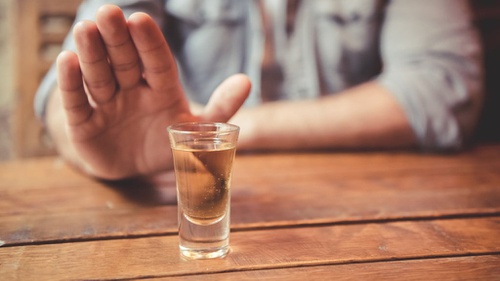 Dampak negatif bagi fisik akibat mengkonsumsi minuman beralkohol adalah