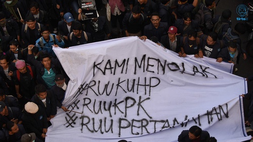 Isi Rkuhp Kontroversial Yang Rugikan Perempuan Didemo Mahasiswa