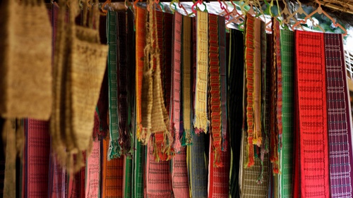 Kain Tenun Ikat Berasal Dari Bali Disebut Coba Sebutkan