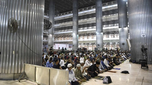 Hukum Salat Jumat Saat Terjadi Wabah Corona Covid 19 Tidak Wajib Tirto Id