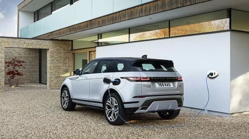 Harga Range Rover Discovery 2020  : Explore The Different Models Available, Including Se, The New Landmark Edition, Hse And Hse The Discovery Is Equipped To Take You Anywhere And Everywhere In Comfort And Style.