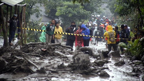 Banjir Bandang Puncak  Hbnhfcovwveqhm / .kawasan gunung mas puncak