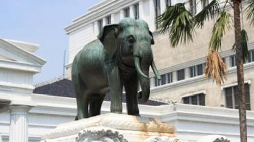 Di Balik Patung Gajah Museum Nasional Pemberian Raja Rama V