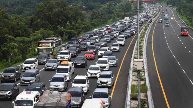 Prediksi Puncak Arus Mudik 2025 dan Perincian Skema One Way Lokal