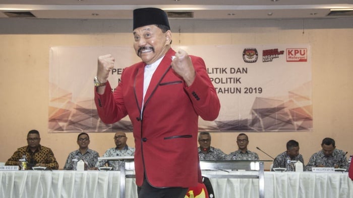 Ketua Umum Partai Keadilan dan Persatuan Indonesia (PKPI) Jenderal TNI (purn) AM Hendropriyono menghadiri penetapan partai politik dan nomor urut partai politik peserta pemilihan umum tahun 2019 di Kantor KPU Pusat, Jakarta, Jumat (13/4/2018). ANTARA FOTO/Aprillio Akbar