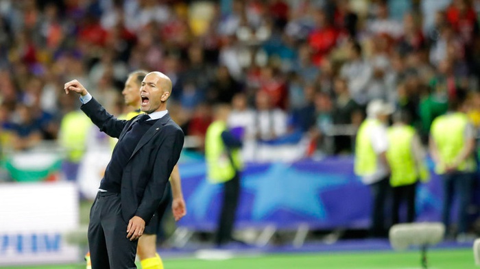 Ekspresi pelatih Real Madrid, Zinedine Zidane saat pertandingan final Liga Champions antara Real Madrid dan Liverpool di Stadion Olimpiyskiy di Kiev, Ukraina, Sabtu, 26 Mei 2018. (AP Photo / Matthias Schrader)