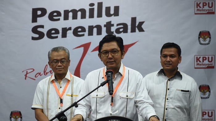 Sekjen PKS Mustafa Kamal memberikan keterangan usai menyerahkan daftar bakal calon anggota legislatif di Kantor KPU, Jakarta, Selasa (17/7/2018). ANTARA FOTO/Akbar Nugroho Gumay