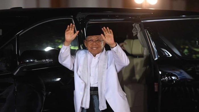 Cawapres nomor urut 01 Ma'ruf Amin tiba untuk menonton debat capres 2019 putaran kedua di Hotel Sultan, Jakarta, Minggu (17/2/2019). ANTARA FOTO/Rivan Awal Lingga/aww.