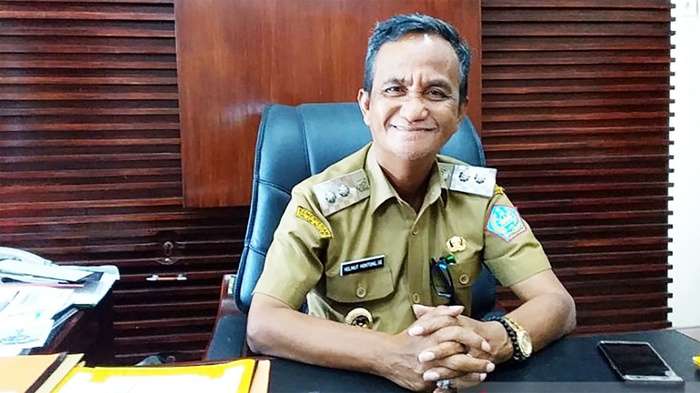 Wakil Bupati Kepulauan Sangihe Helmud Hontong di ruang kerjanya. ANTARA/HO-Dok. Pribadi.