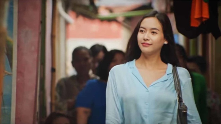 Klitlarni bir-biriga ishqalayotgan lezbiyenlar