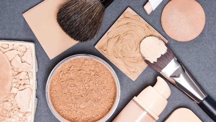 Cushion Foundation: Strategi Layering untuk Coverage Maksimal Tanpa Terlihat Tebal