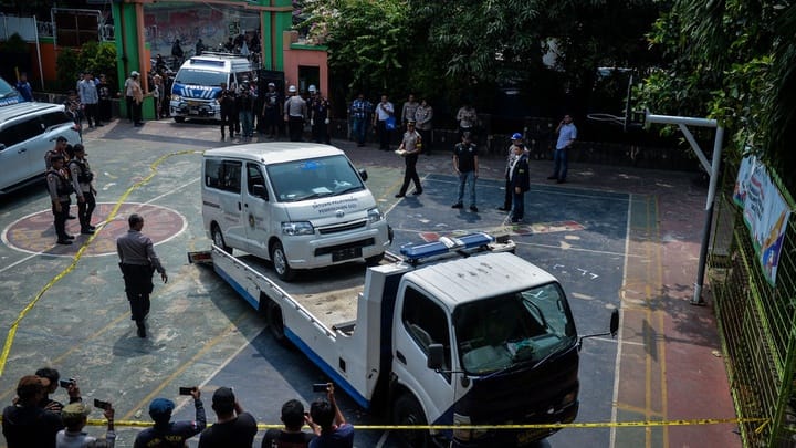 Fakta-fakta Mobil MBG Tabrak Siswa & Guru di Kalibaru