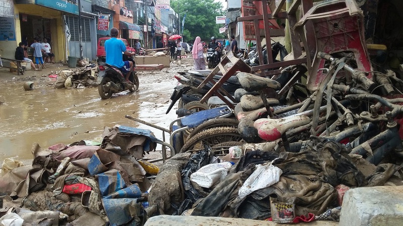 Nasib Si Kaya Dan Si Miskin Dalam Kepungan Banjir Jakarta