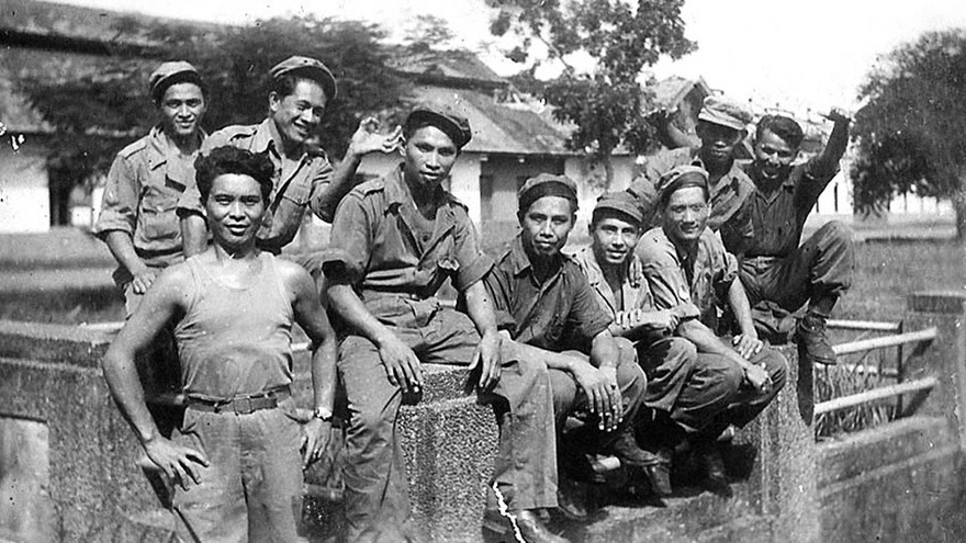 Pada tanggal 5 april 1950 pasukan andi azis menangkap dan menahan sejumlah anggota paris di makassar faktor yang mendorong pasukan andi azis melakukan hal tersebut