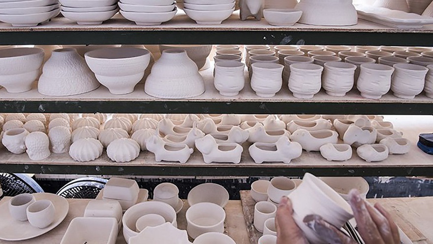 Yang kerajinan keramik alat adalah.... digunakan untuk membuat pecahan limbah Alat yang