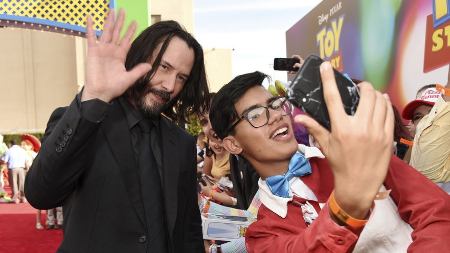 Dunia Yang Mencintai Keanu Reeves Tirto Id