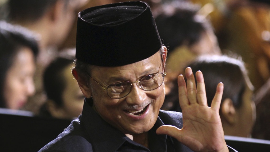 Bj Habibie Meninggal Pencetus Lahirnya Bank Mandiri Tirto Id