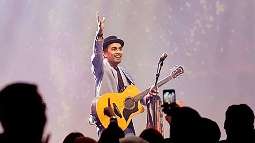 Lagu Lagu Glenn Fredly Di Ost Film Ada Kembali Ke Awal Twivortiare Tirto Id Lagu Lagu Glenn Fredly Di Ost Film Ada Kembali Ke Awal Twivortiare Tirto Id