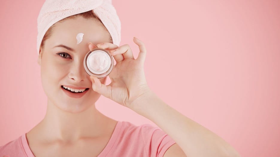Memahami Apa Itu Hidrokuinon dalam Kosmetik, Benarkah Berbahaya?