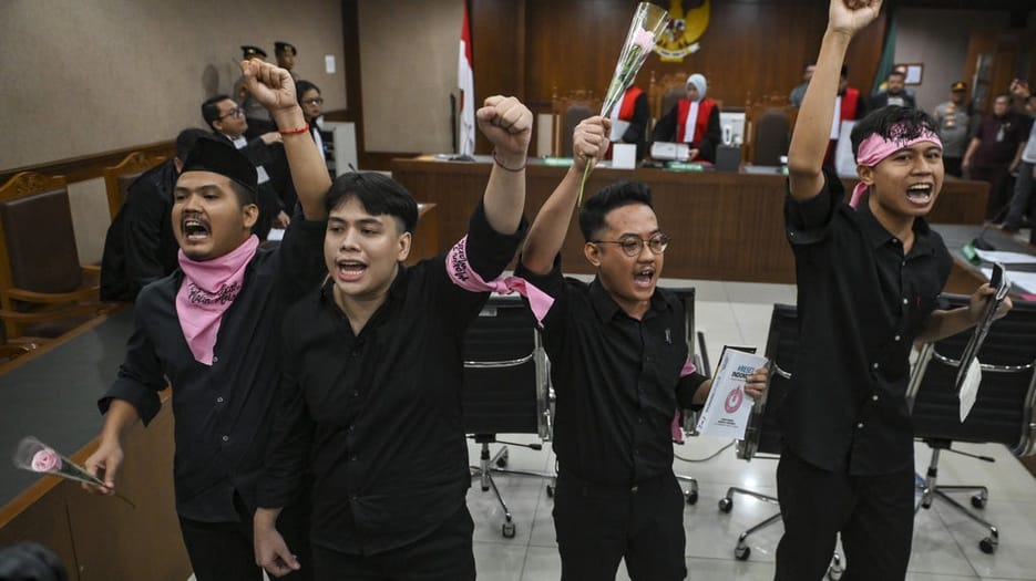 Menyaksikan Demokrasi Diadili di Meja Hijau Melalui Delpedro dkk