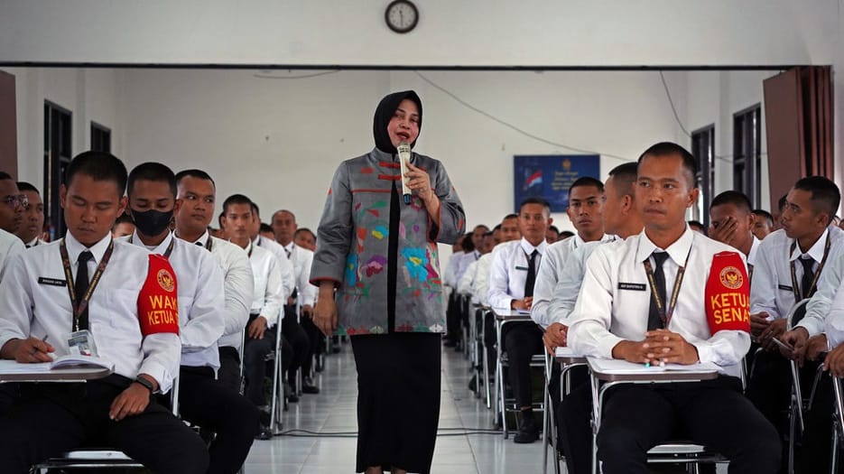 Silang Pendapat Status Manajer Kopdes: Pegawai atau Binaan BUMN?