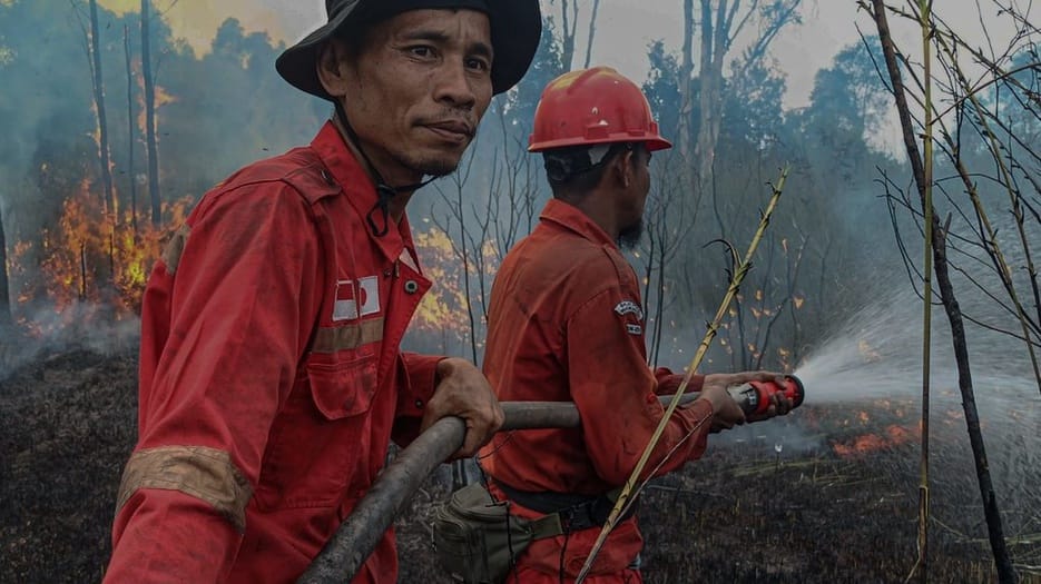 Kisah Mat Junani, 24 Jam Siap Siaga Padamkan Karhutla di Sumsel