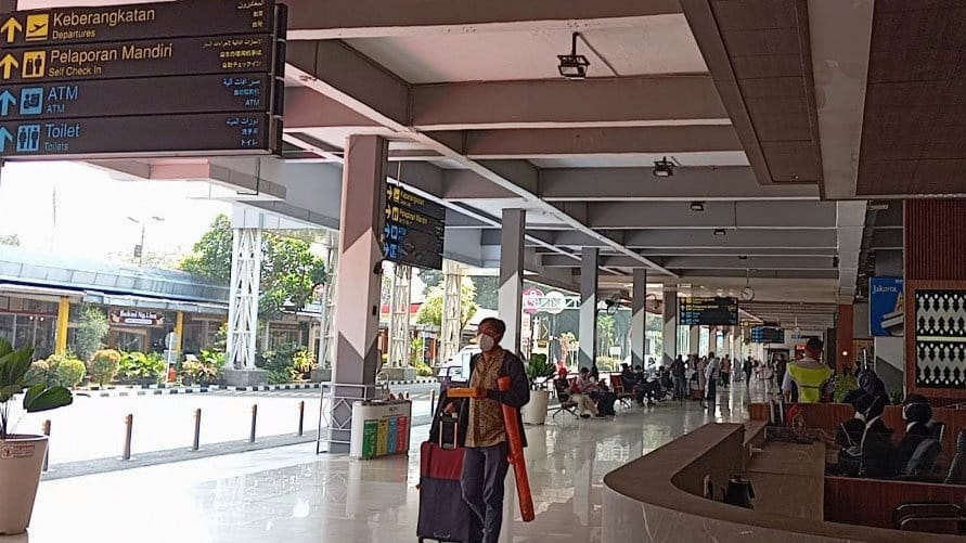 Saat Abu Vulkanik Anak Krakatau Ubah Situasi di Bandara Halim