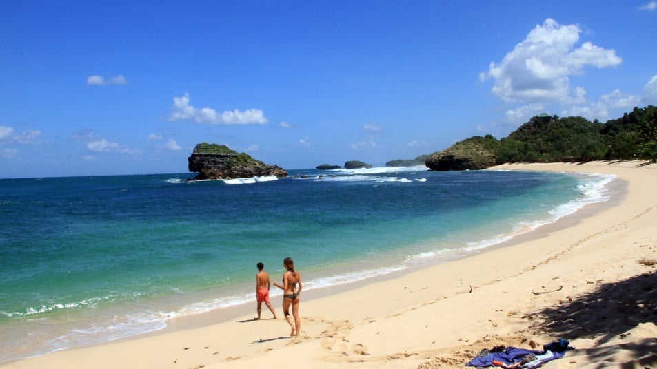 Pantai Watukarung Pacitan