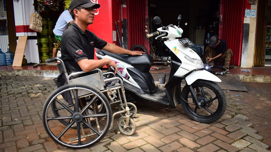 Sepeda Bmx Tak Mau Punya Pedal Mesin Motor Menempel Kaki Kaki