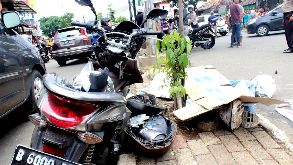 Mobil Satpol PP Tabrak 2 Motor di Jakarta Utara: 1 Orang Tewas