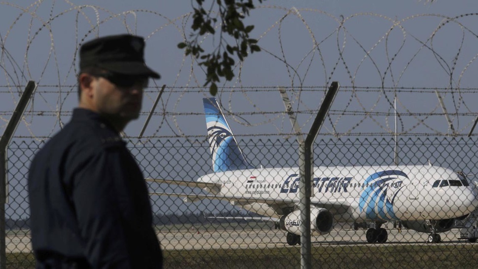 Prancis Akan Bantu Mesir Cari Pesawat EgyptAir Yang Hilang 