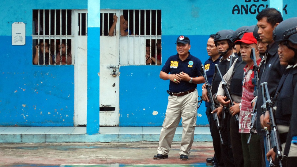 Polisi Berhasil Amankan 323 Napi Kabur di Lapas Pekanbaru 