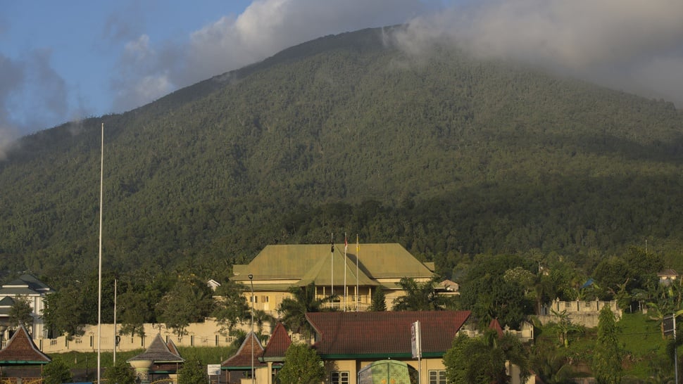 Gunung Gamalama Ternate Meletus, Status Masih Waspada